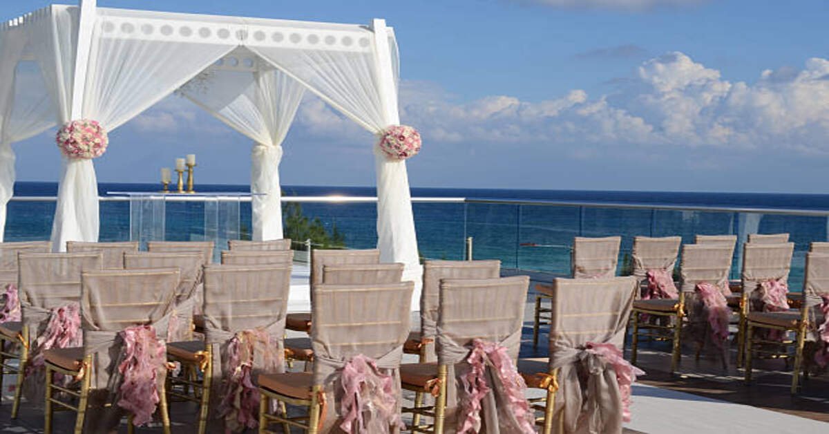 Read more about the article What To Know About All Inclusive Destination Weddings